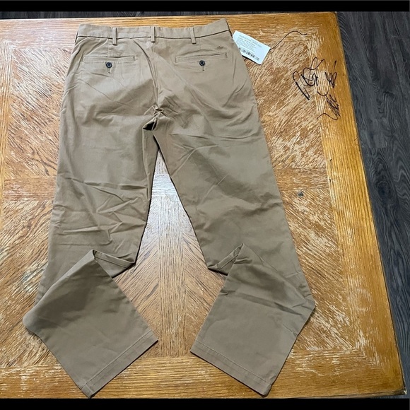 Dockers Khakis 32/32 nwt - Picture 2 of 3